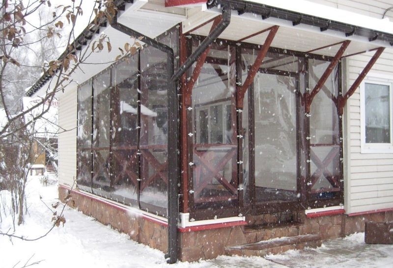 Мягкая дверь с молнией на веранде